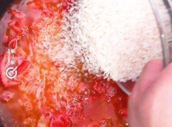 step4: 下米，煮大約20分鐘
Add rice and cook for 20 minutes.