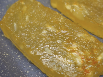 step10: 取出涼卻後放入雪櫃，冷藏後食前切件煎至金黃色