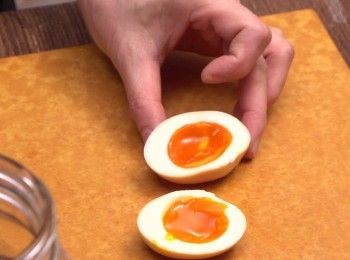 step7: 放入雪櫃浸24小時後即可食用
Refrigerated for 24 hours.