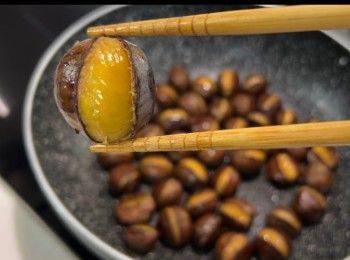 step9: 粒粒開口，超輕易就能將甜甜的栗子肉取出享用啦！