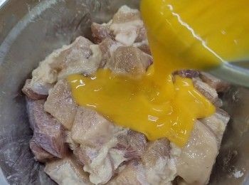 step4: 後加入半隻蛋液撈匀,