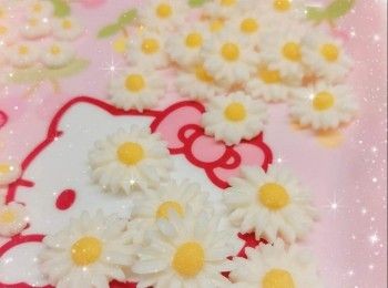 step7: 朱古力筆用熱水坐溶，唧入模具中，放進雪櫃冷藏至凝固，脫模，即可