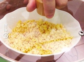 step8: 隔水蒸15 分鐘至熟，備用
Steam over hot water for 15 minutes.