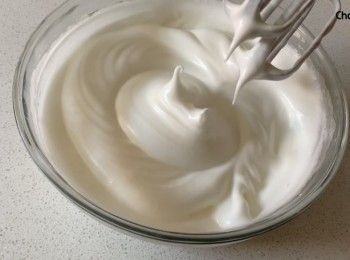 step2: 鸡蛋白打打到这样的状态