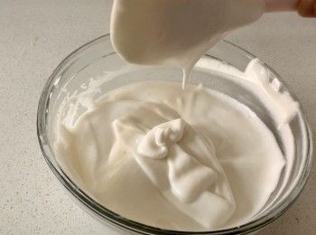 step3: 面糊无蛋白霜混合