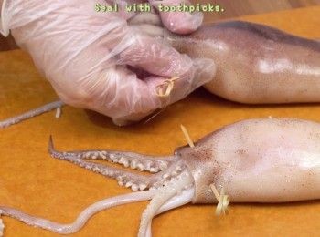 step5: 用牙籤封口
Seal with toothpicks.