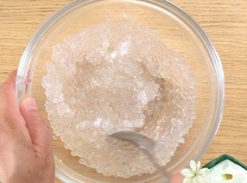 step3: 與8克糖拌勻備用
Mix well with 8g sugar.