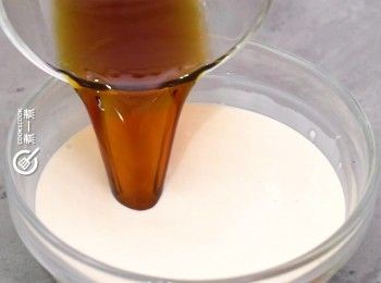 step2: 與淡忌廉拌勻備用
Mix well with whipping cream. Set aside.