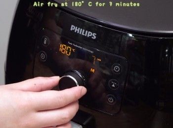 step7: 氣炸180度7分鐘
Air fry at 180°C for 7 minutes.