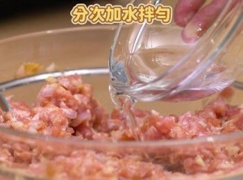 step4: 分次加水拌勻
Gradually add water and mix well.