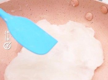 step4: 如果未能凝結，將粉漿倒入小鑊中，慢火加結至凝結
If the solution doesn’t set, boil it over very low heat. It will set slowly.