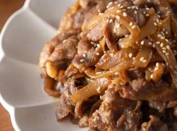 step4: 簡單的幾個步驟就完成一道美味、下飯又家常的料理，沒時間準備晚餐的媽媽一定要學起來喔。