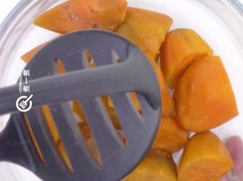 step1: 蕃薯蒸熟壓蓉
Steam and mash sweet potato