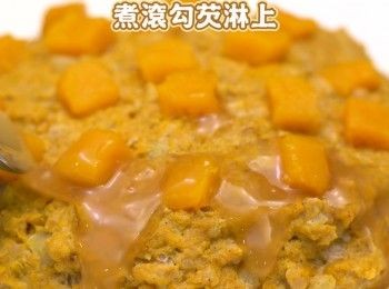 step7: 將碟上的肉汁倒出，煮滾勾芡淋上
Pour out the sauce on the plate. Boil and thicken with corn starch solution. Pour on the patty.