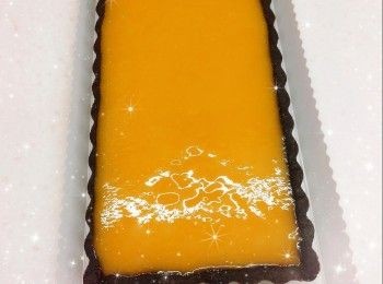 step9: ＊最後，按個人喜好在果凍芝士撻放上芒果、檸檬片和適量的裝飾