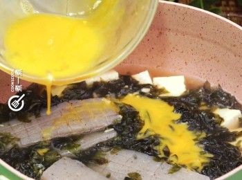 step9: 下蛋漿輕輕拌勻成蛋花即成
Add egg liquid and stir gently. Done.