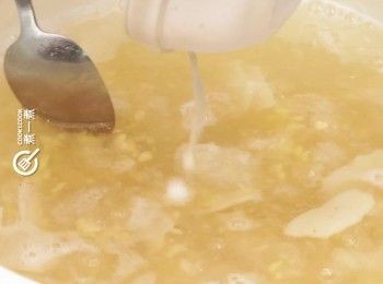 step12: 下藕粉糊埋芡即成
Thicken with lotus root starch solution. Done