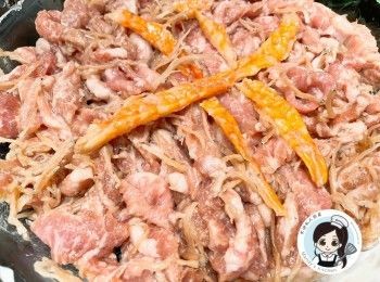 step1: 蝦乾魚乾洗乾淨後， 用水略浸軟魚乾，用水浸軟蝦乾備用， 浸過蝦乾水份請保留。