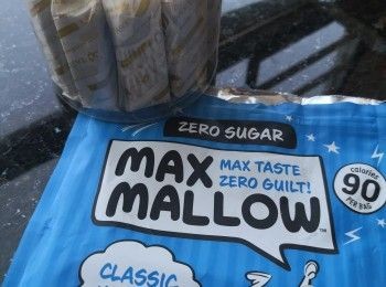 step3: 切条取出用糯米紙包好再包上糖紙包好入樽便可以慢慢享用