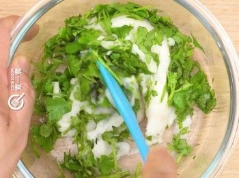 step3: 與墨魚滑拌勻
Mix with cuttlefish paste.