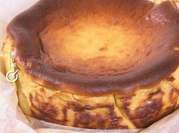 step11: 放涼後脫模，再冷藏4小時即成
Allow the cheesecake to cool before removing from the tin. Chill in the refrigerator for 4 hours before serving.