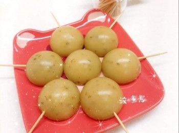 step8: 放涼至不燙手，脫模（可用牙籤沿模具邊緣畫一圈，即可輕易將砵仔糕挑出），即成