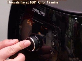 step10: 改以160度氣炸12分鐘
Then air fry at 160°C for 12 mins.