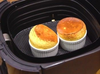 step11: 放入氣炸鍋中，180℃氣炸10分鐘即成完成
Air fry at 180℃ for 10 mins. Enjoy.