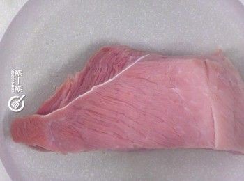 step1: 瘦肉汆水備用
Blanch lean pork and set aside.