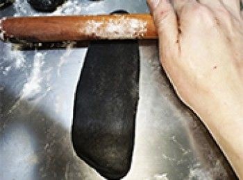 step24: [做法]用麵搟壓薄