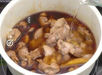 step6: 大火煮滾後調細火煮20分鐘
Bring to a boil, reduce to low heat to simmer for 20 minutes.