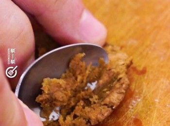 step4: 陳皮浸軟去囊
Soak dried tangerine peel to soften.