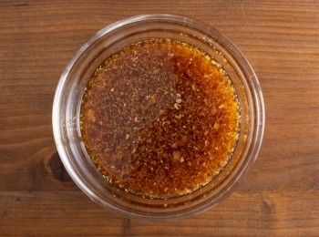 step1: 首先將醬汁的<span class="group_1">食材</span>混合均勻備用。