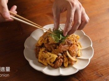 step4: 最後依照喜好放上青蔥裝飾就完成了。