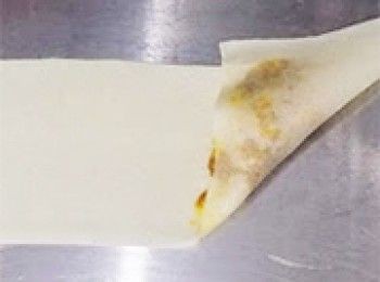 step10: [咖哩角包法]三角形接上，上邊露出2cm