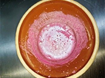 step35: [做法]食用金粉用食水稀釋