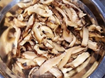 step2: <span class="group_1">餡料</span>冬菇浸軟去蒂切絲