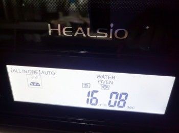 step4: 全新Sharp Healsio水波爐試焗，用ALL IN ONE 自動感測烹調，佢利用紅外線感應+溫度感測，幫忙預測埋烤焗時間，不用自己set時間，佢之後會顯示出完成時間。