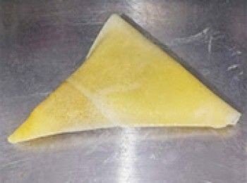 step13: [咖哩角包法]掃上粉漿粘合