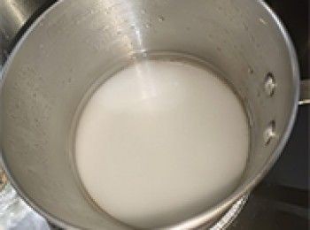 step3: <span class="group_2">材料B</span>放入鍋內，大火煮滾