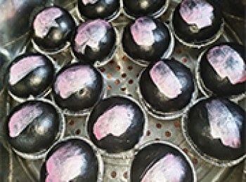 step36: [做法]掃在包面上，大火蒸1分鐘