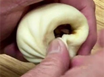 step11: 包入义燒包餡，卷包法把口封實
