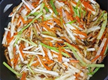 step10: <span class="group_1">餡料</span>加入清水煮滾