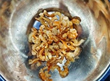 step1: 蝦米浸軟切碎