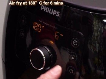 step9: 以180度氣炸6分鐘 
Air fry at 180°C for 6 mins.