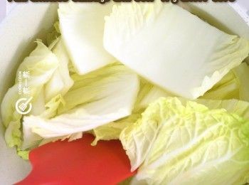 step5: 下旺菜略炒至軟身
Add Chinese cabbage and stir fry until soft.