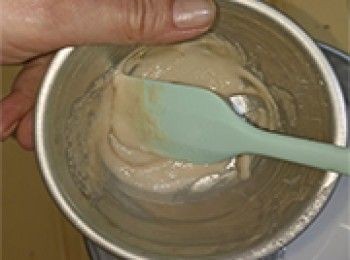 step2: 取少許粉漿加入酵母內拌勻，靜置待其激活