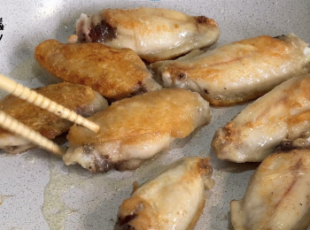 step7: 轉中大火，反轉煎兩分鐘