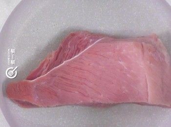 step1: 瘦肉汆水備用
Blanch lean pork and set aside.