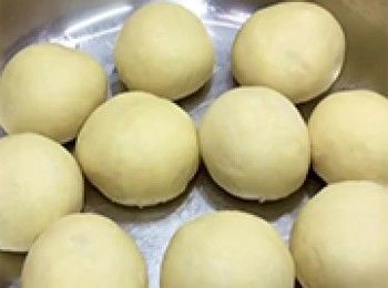 step8: 滾圓放在盆上